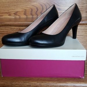 🎉SALE🎉 Naturalizer Michelle Heels